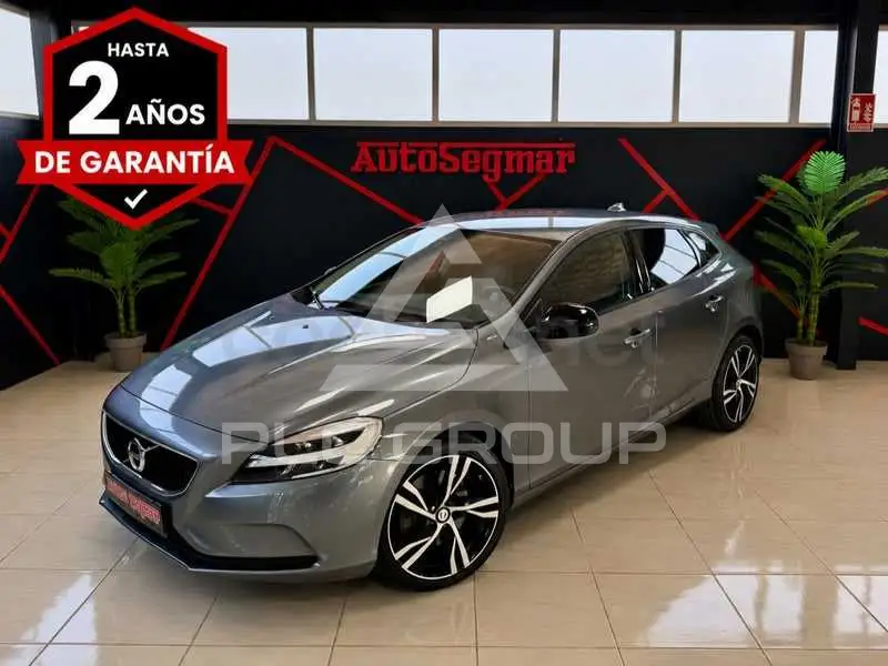 2019 Volvo V40