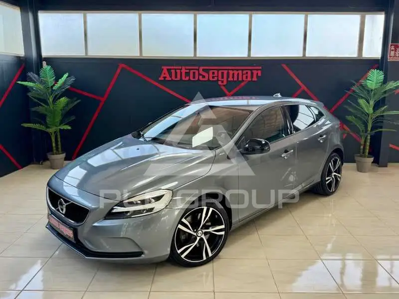 2019 Volvo V40