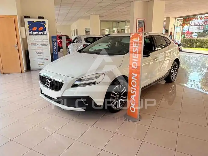 2019 Volvo V40