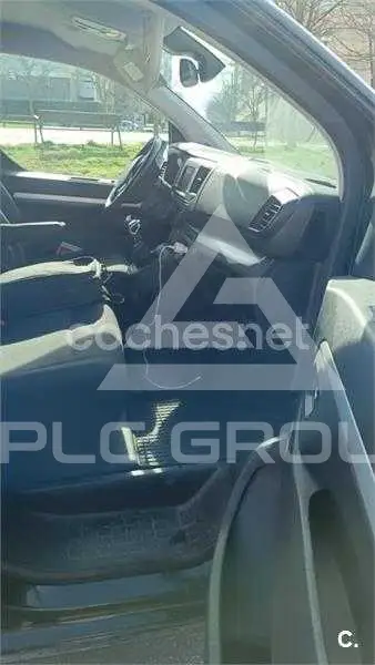 2020 Peugeot Traveller