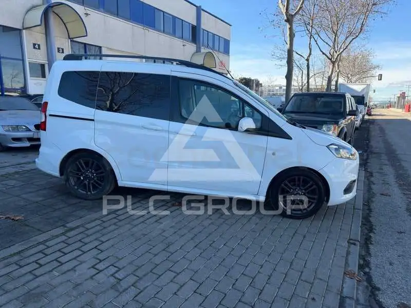 2021 Ford Tourneo