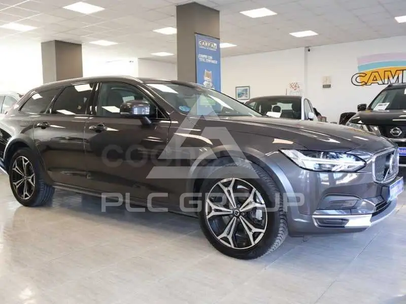 2022 Volvo V90