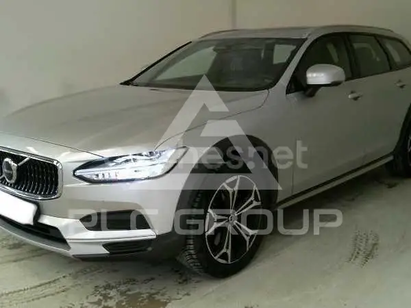 2022 Volvo V90