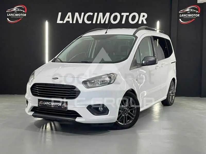 2022 Ford Tourneo