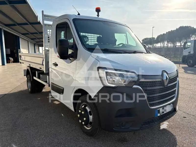 2022 Renault Master