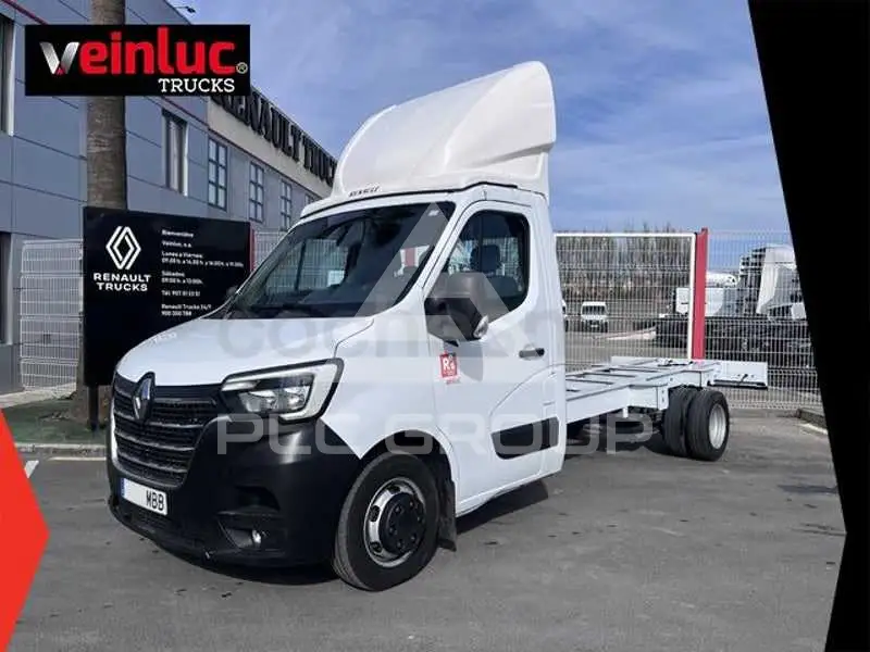 2022 Renault Master