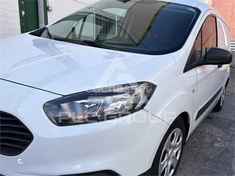 2023 Ford Tourneo
