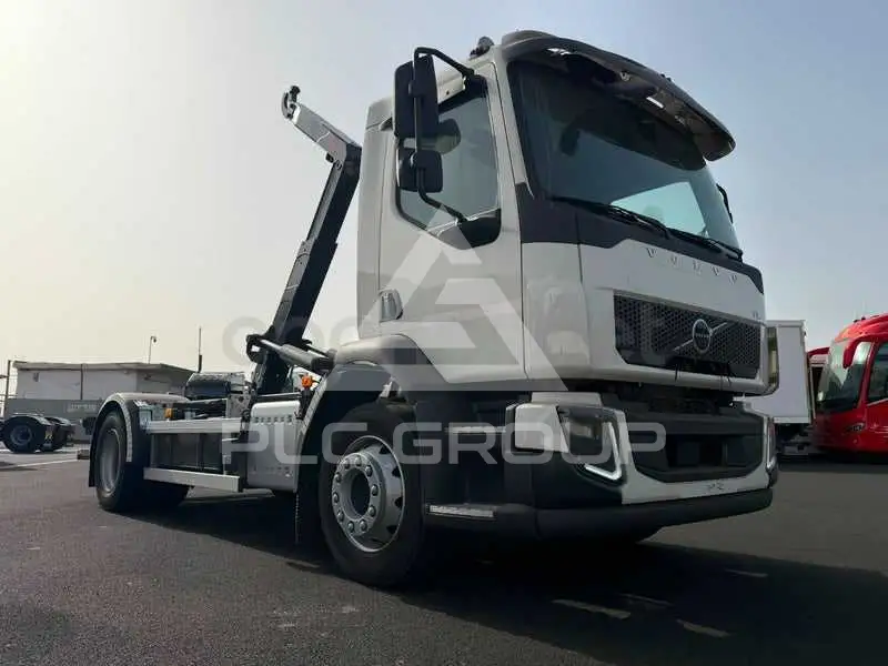 2025 Volvo FL