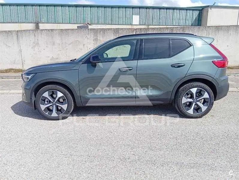 2025 Volvo XC40