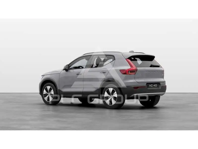 2025 Volvo XC40
