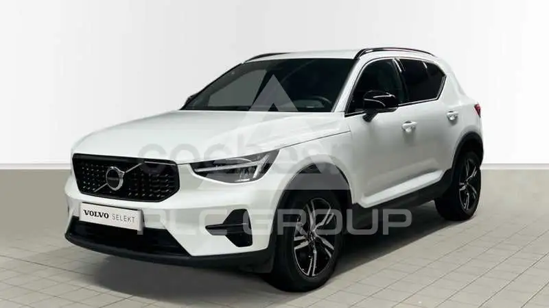 2025 Volvo XC40