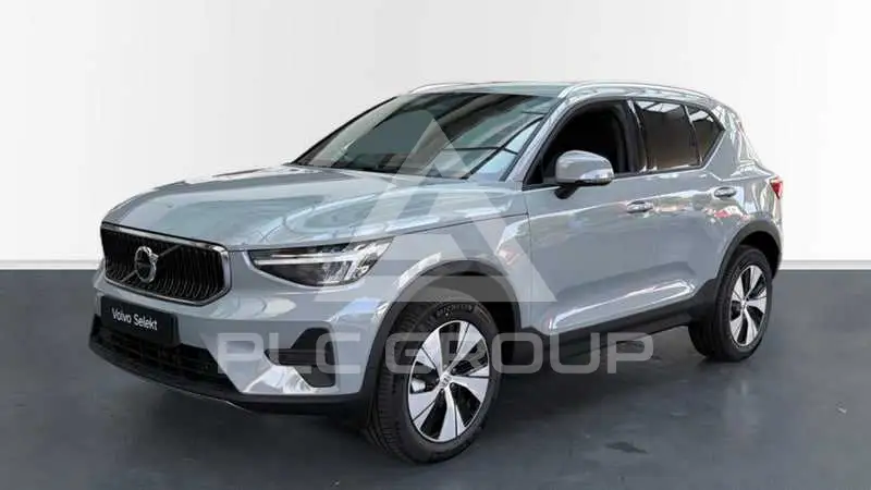 2025 Volvo XC40