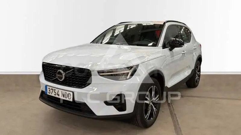 2025 Volvo XC40