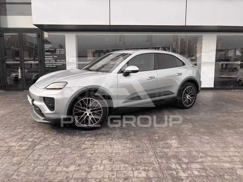 2025 Porsche MACAN