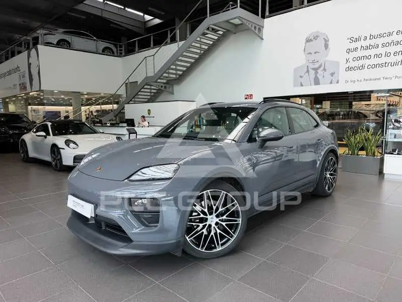 2025 Porsche MACAN