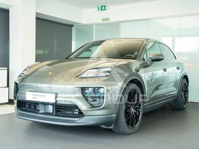 2025 Porsche MACAN