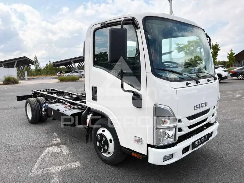 2025 Isuzu 