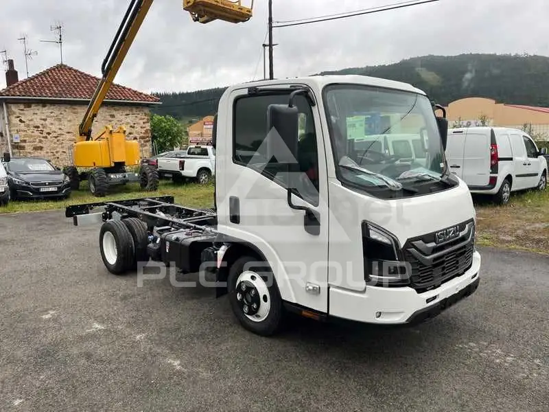 2025 Isuzu 