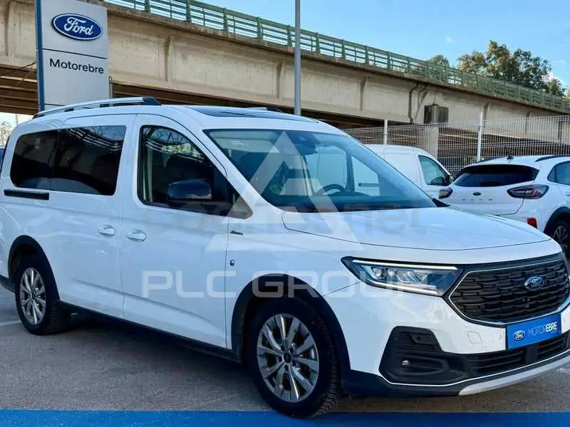 2025 Ford Tourneo