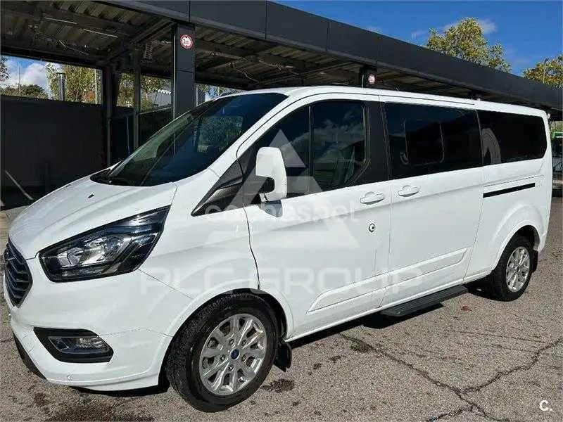 2025 Ford Tourneo