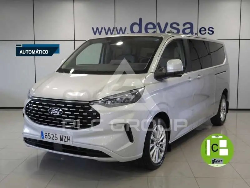 2025 Ford Tourneo