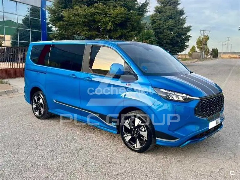 2025 Ford Tourneo