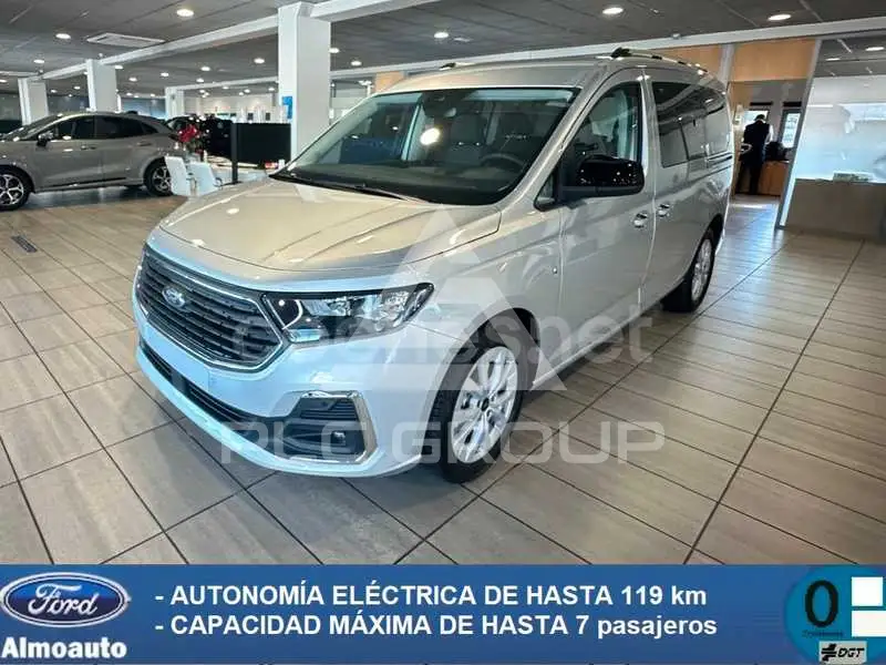 2025 Ford Tourneo
