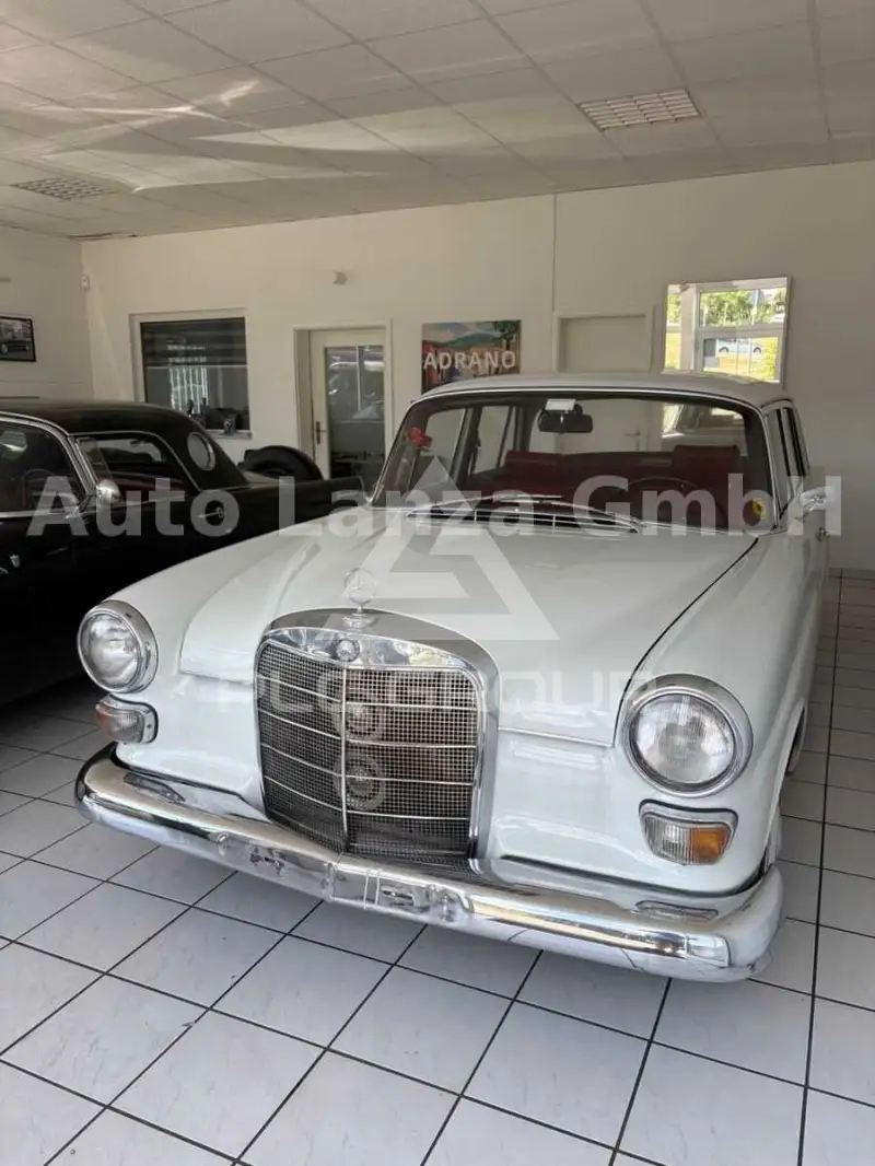 1965 Mercedes Benz 200