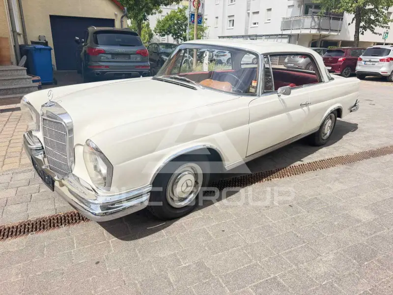 1966 Mercedes Benz 250