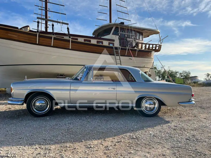 1966 Mercedes Benz 250