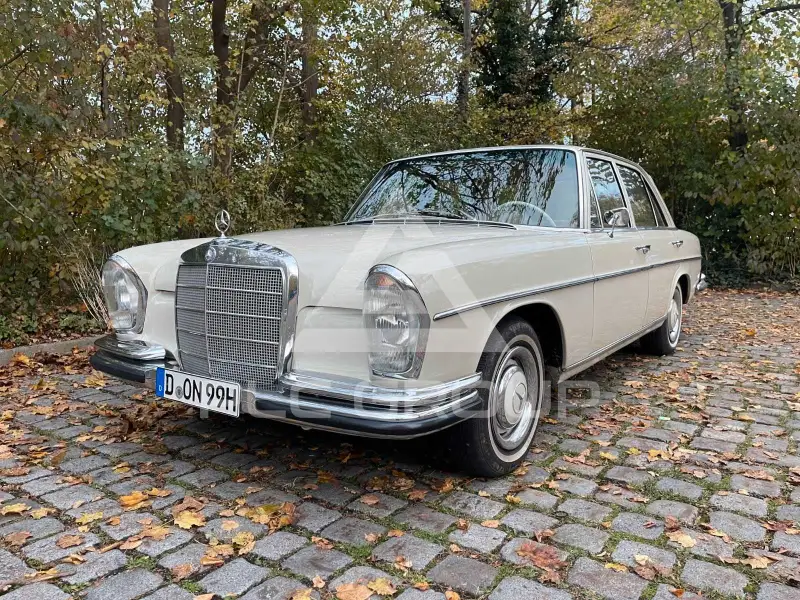 1966 Mercedes Benz 250