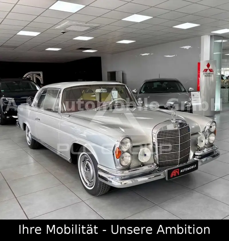 1966 Mercedes Benz 250
