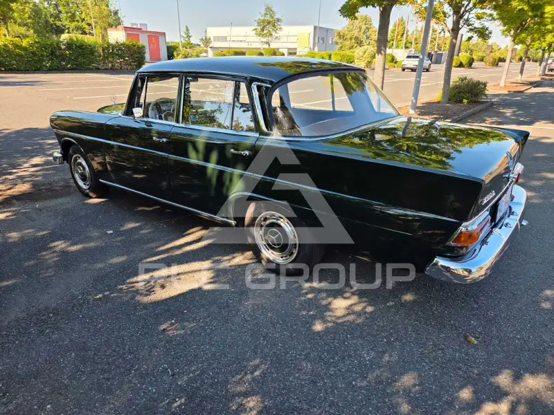 1966 Mercedes Benz 200