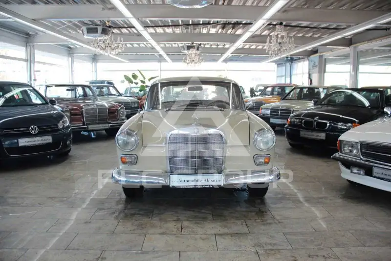 1966 Mercedes Benz 200