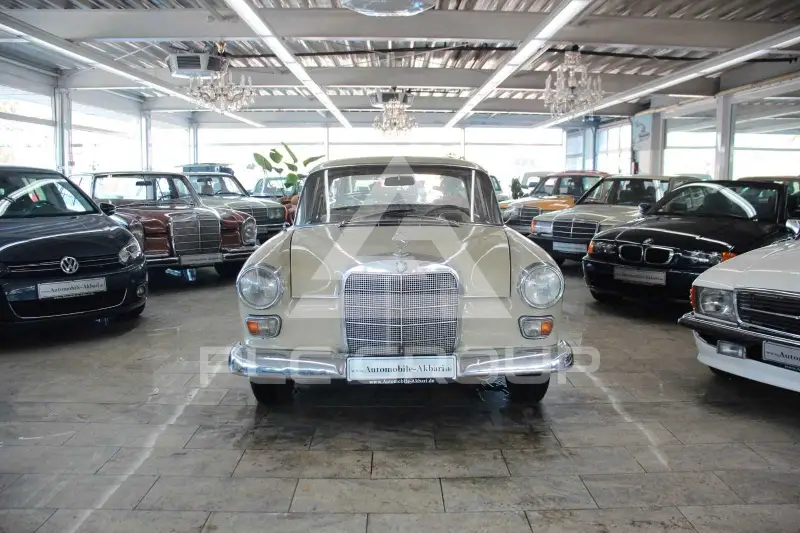 1966 Mercedes Benz 200