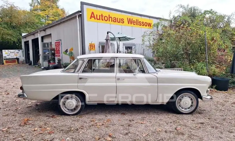 1966 Mercedes Benz 200
