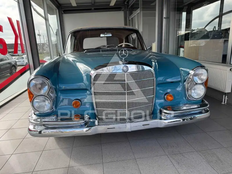 1967 Mercedes Benz 250