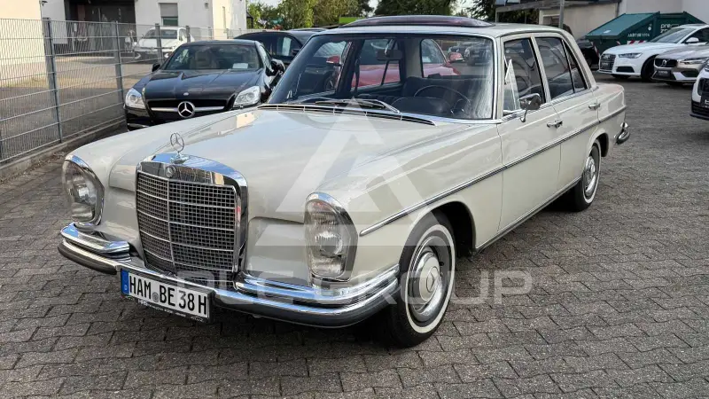 1967 Mercedes Benz 250