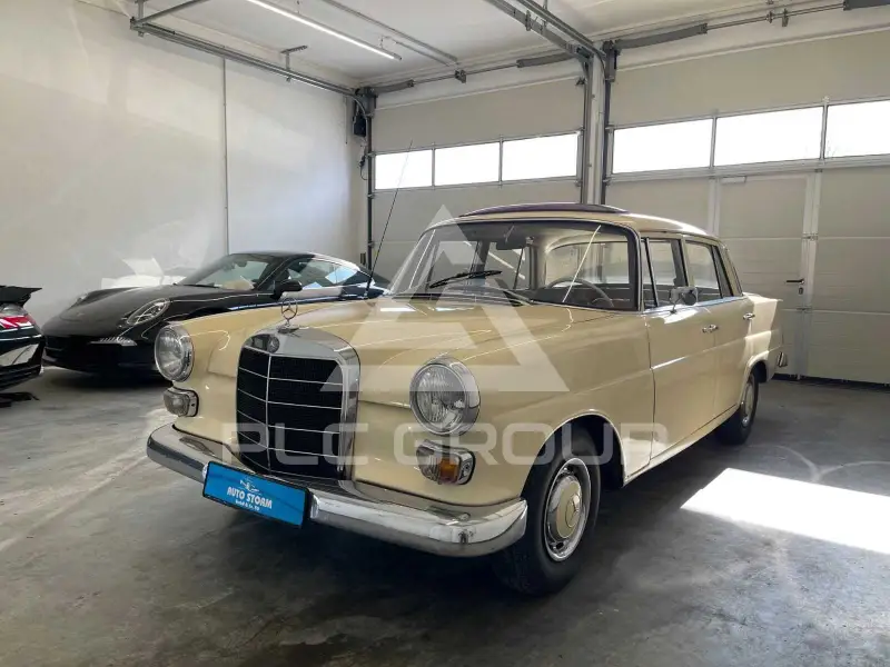 1967 Mercedes Benz 200