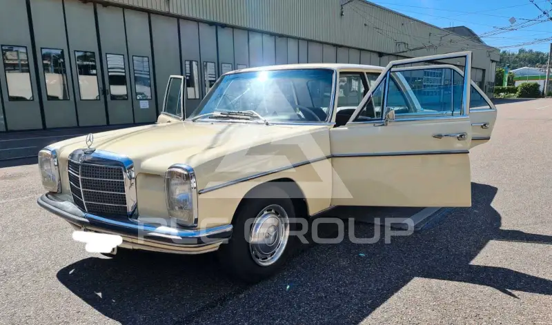 1971 Mercedes Benz 200