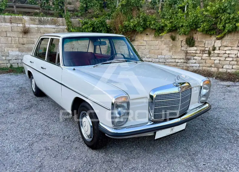 1971 Mercedes Benz 220