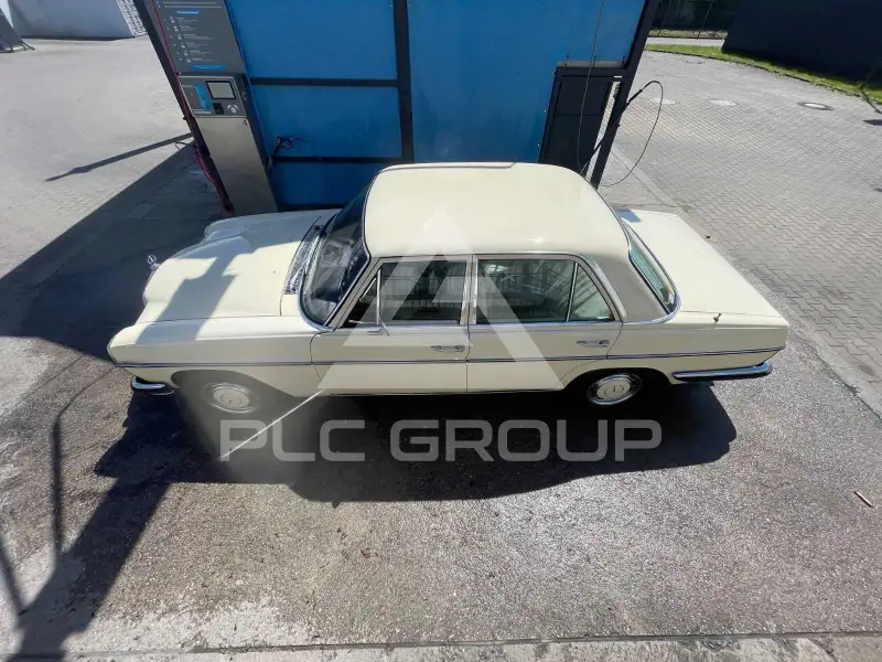 1971 Mercedes Benz 220