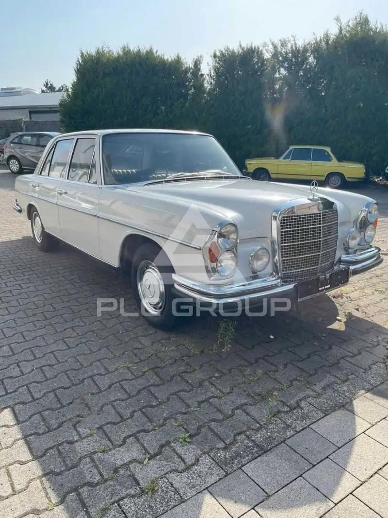 1972 Mercedes Benz 280