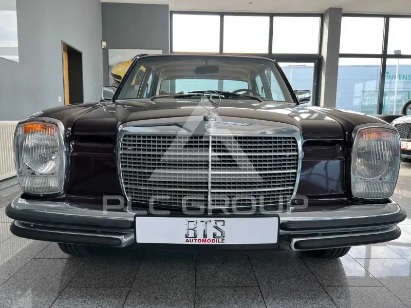 1974 Mercedes Benz 200