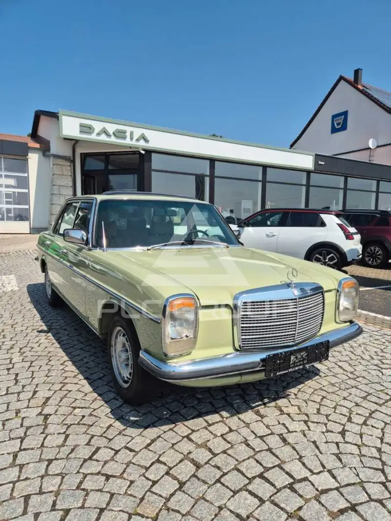 1975 Mercedes Benz 240