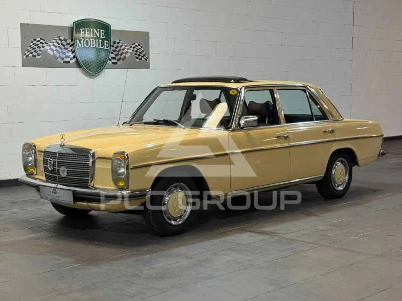 1975 Mercedes Benz 200
