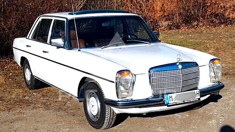 1975 Mercedes Benz 200