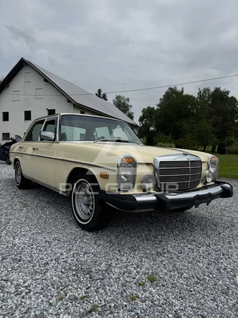 1976 Mercedes Benz 240