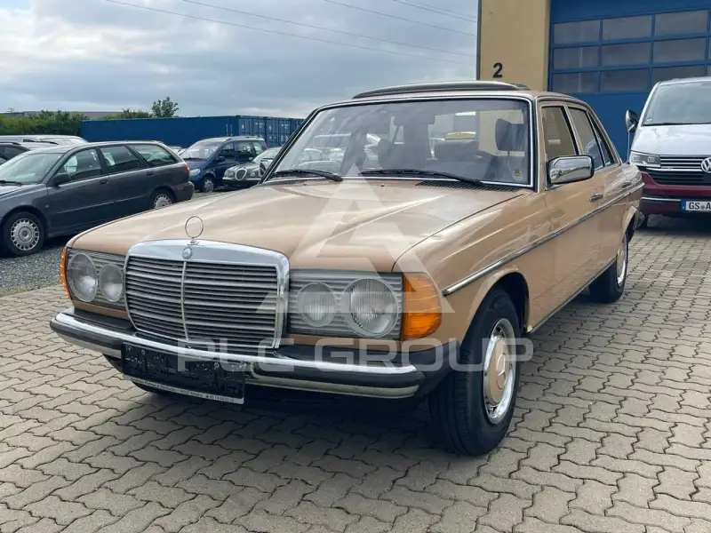 1976 Mercedes Benz 200