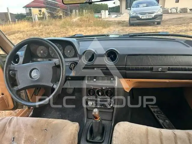 1977 Mercedes Benz 200